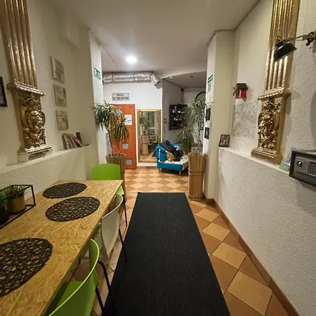 Hostel Flyfly , Darmowy Parking , Rezerwuj Przez Urządzenia Mobilne -10 Procent