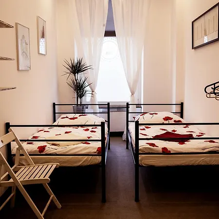 Hostel Flyfly , Darmowy Parking , Rezerwuj Przez Urządzenia Mobilne -10 Procent *