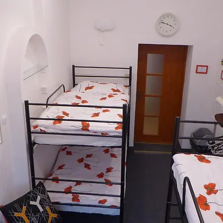 Hostel Flyfly , Darmowy Parking , Rezerwuj Przez Urządzenia Mobilne -10 Procent *
