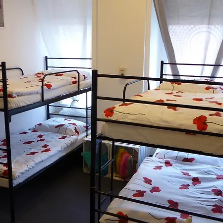 Hostel Flyfly , Darmowy Parking , Rezerwuj Przez Urządzenia Mobilne -10 Procent *