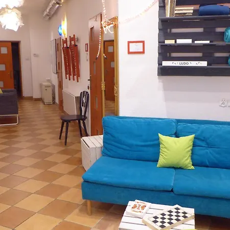 Hostel Flyfly , Darmowy Parking , Rezerwuj Przez Urządzenia Mobilne -10 Procent *