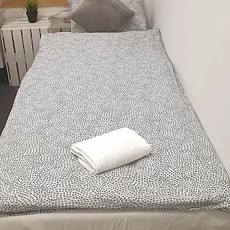 Flyfly , Darmowy Parking , Rezerwuj Przez Urzadzenia Mobilne -10 Procent Hostel *