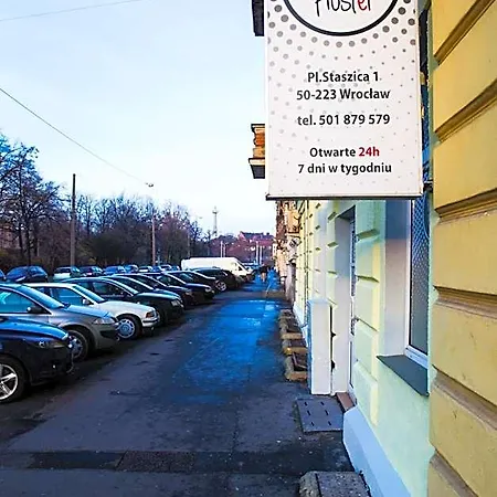 Flyfly , Darmowy Parking , Rezerwuj Przez Urzadzenia Mobilne -10 Procent Hostel Wroclaw