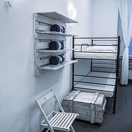 Hostel Flyfly , Darmowy Parking , Rezerwuj Przez Urzadzenia Mobilne -10 Procent Wroclaw