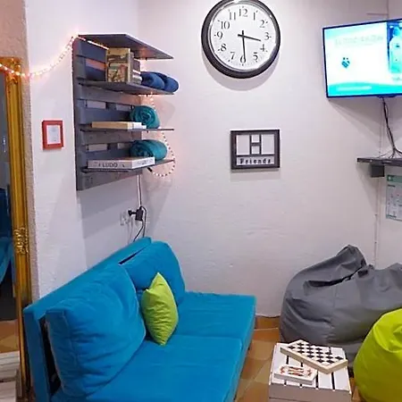Hostel Flyfly , Darmowy Parking , Rezerwuj Przez Urzadzenia Mobilne -10 Procent *
