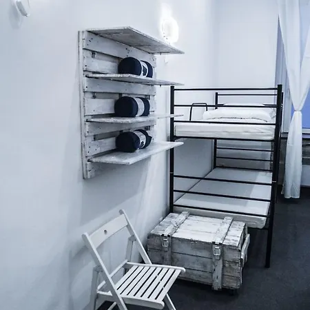 Ostello Flyfly , Darmowy Parking , Rezerwuj Przez Urzadzenia Mobilne -10 Procent *
