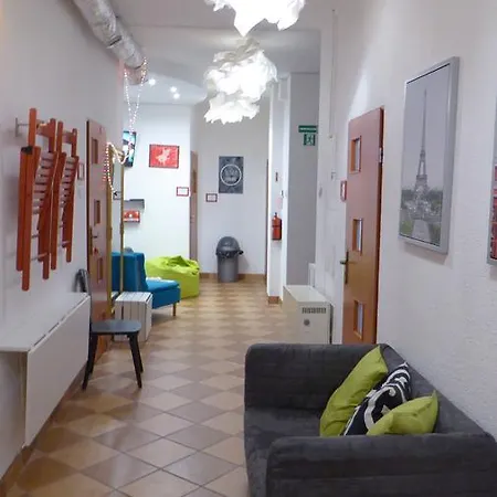 Flyfly , Darmowy Parking , Rezerwuj Przez Urzadzenia Mobilne -10 Procent * Wroclaw