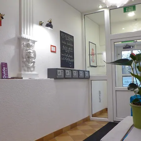Flyfly , Darmowy Parking , Rezerwuj Przez Urzadzenia Mobilne -10 Procent * 弗罗茨瓦夫