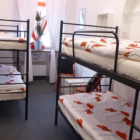 Ostello Flyfly , Darmowy Parking , Rezerwuj Przez Urzadzenia Mobilne -10 Procent *