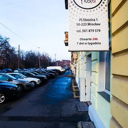 Flyfly , Darmowy Parking , Rezerwuj Przez Urzadzenia Mobilne -10 Procent * Wroclaw