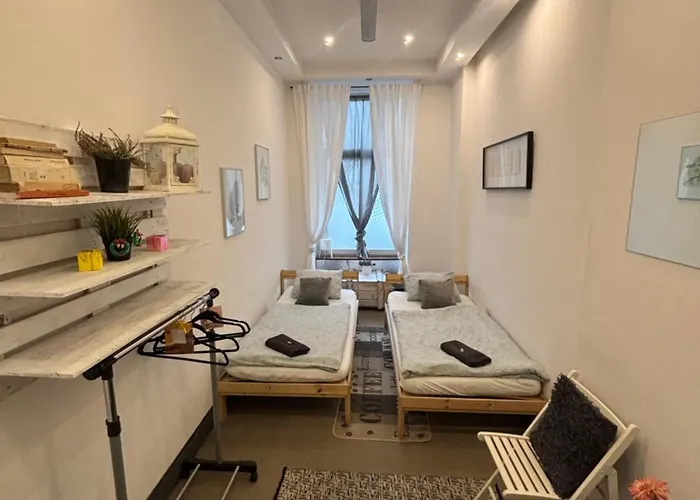 Flyfly , Darmowy Parking , Rezerwuj Przez Urzadzenia Mobilne -10 Procent 旅馆