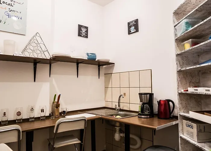 Flyfly , Darmowy Parking , Rezerwuj Przez Urzadzenia Mobilne -10 Procent * 弗罗茨瓦夫