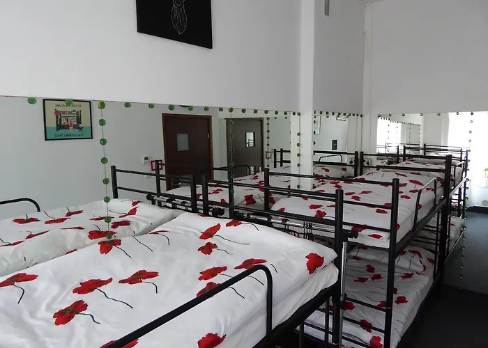 Flyfly , Darmowy Parking , Rezerwuj Przez Urzadzenia Mobilne -10 Procent * 弗罗茨瓦夫