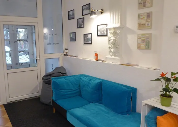 Flyfly , Darmowy Parking , Rezerwuj Przez Urzadzenia Mobilne -10 Procent * 弗罗茨瓦夫